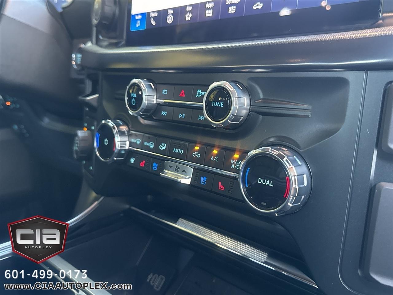 Ford F-150 Lariat 4WD SuperCrew 5.5' Box 2025