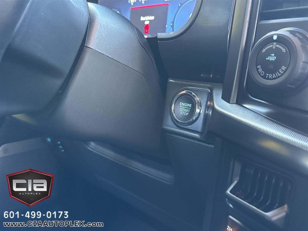 Ford F-150 Lariat 4WD SuperCrew 5.5' Box 2025