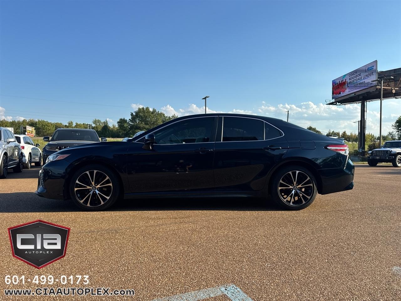Toyota Camry photo 2