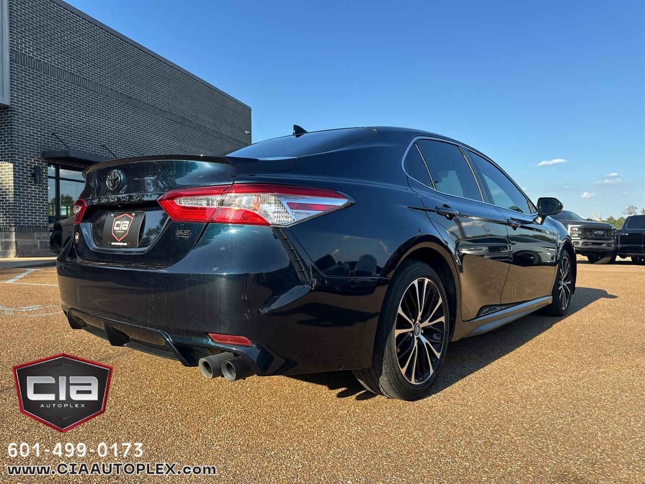 Toyota Camry photo 3