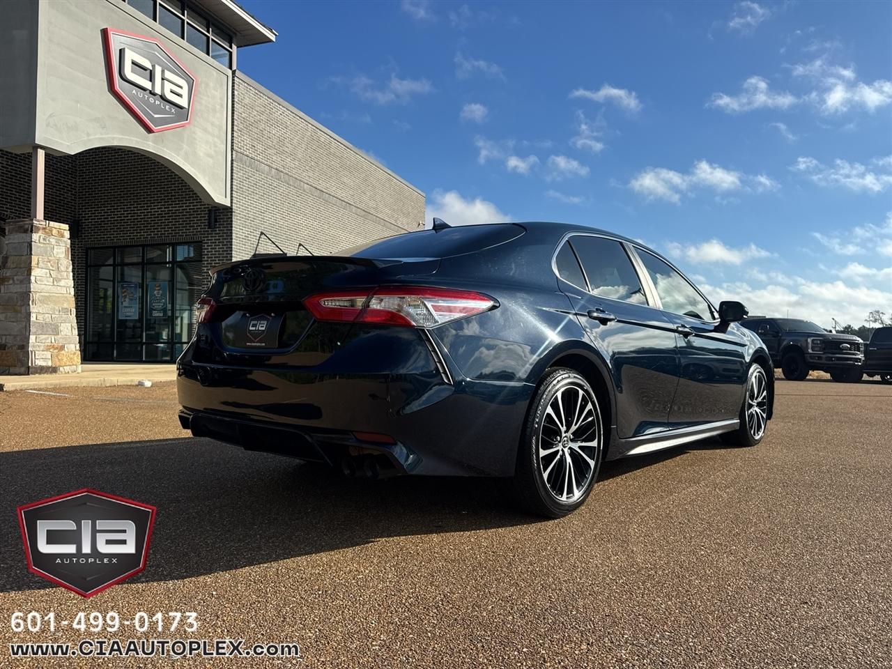 Toyota Camry SE Auto (Natl) 2020