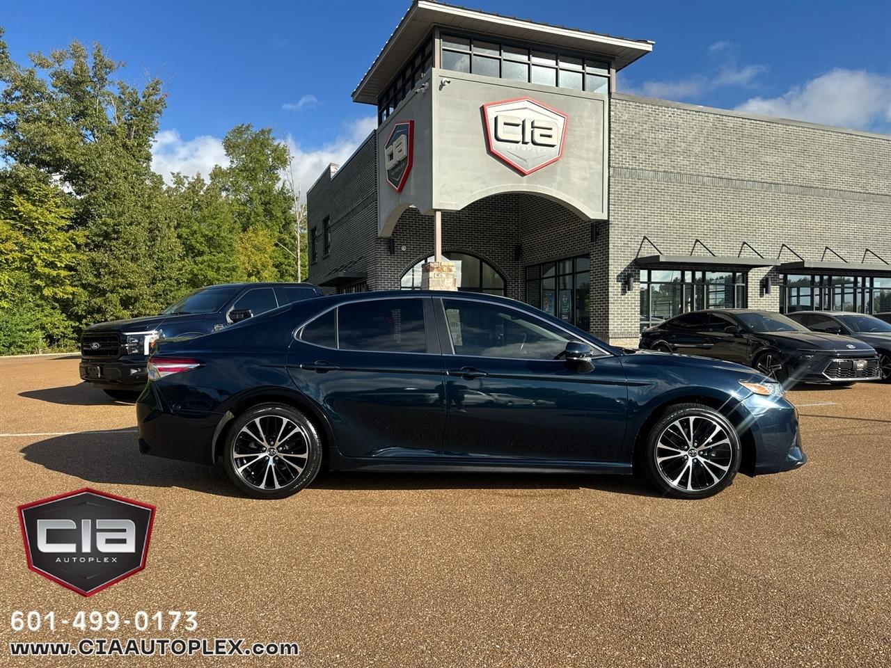 Toyota Camry SE Auto (Natl) 2020