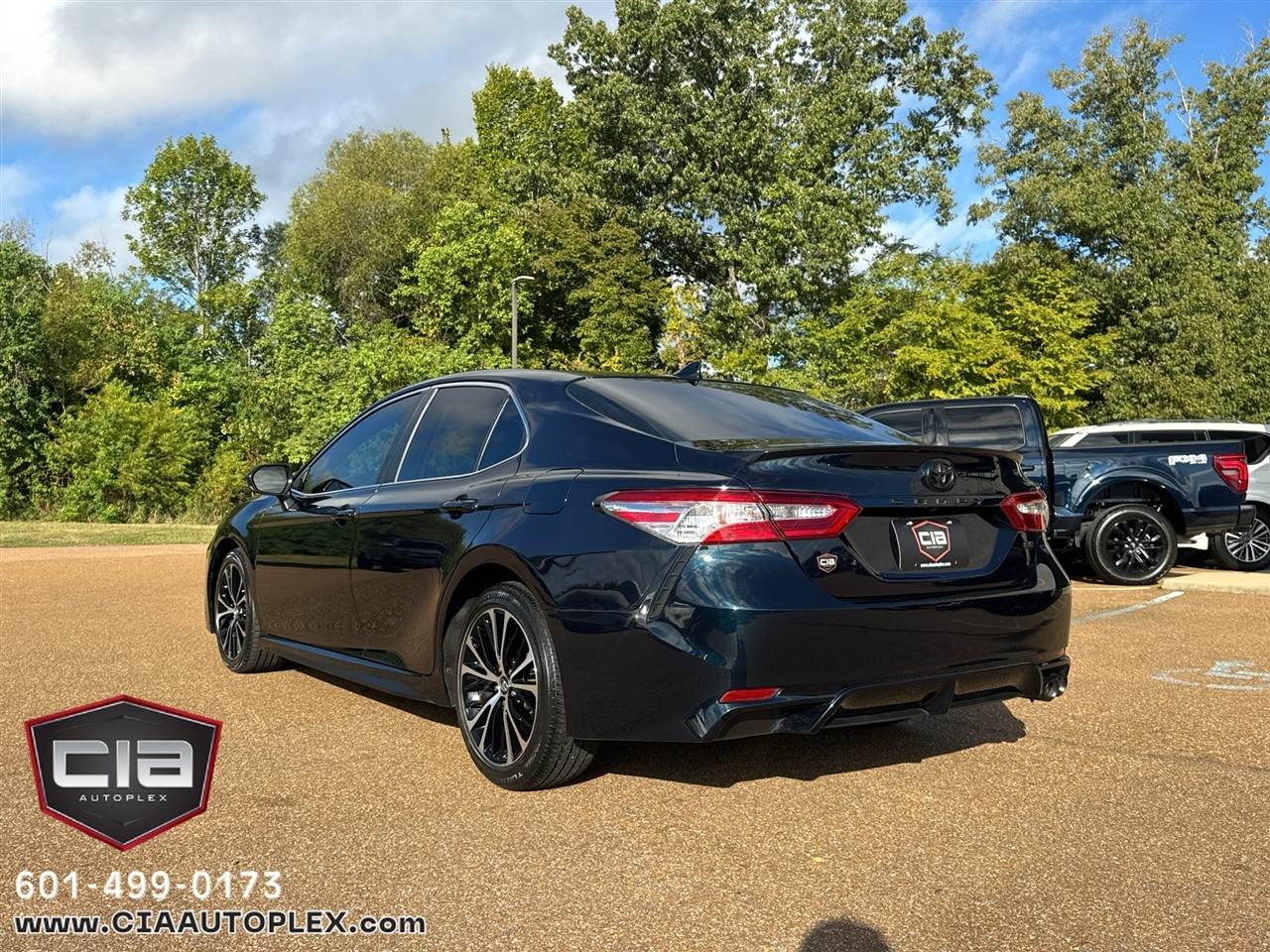 Toyota Camry SE Auto (Natl) 2020