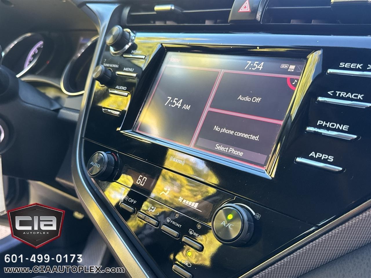 Toyota Camry SE Auto (Natl) 2020