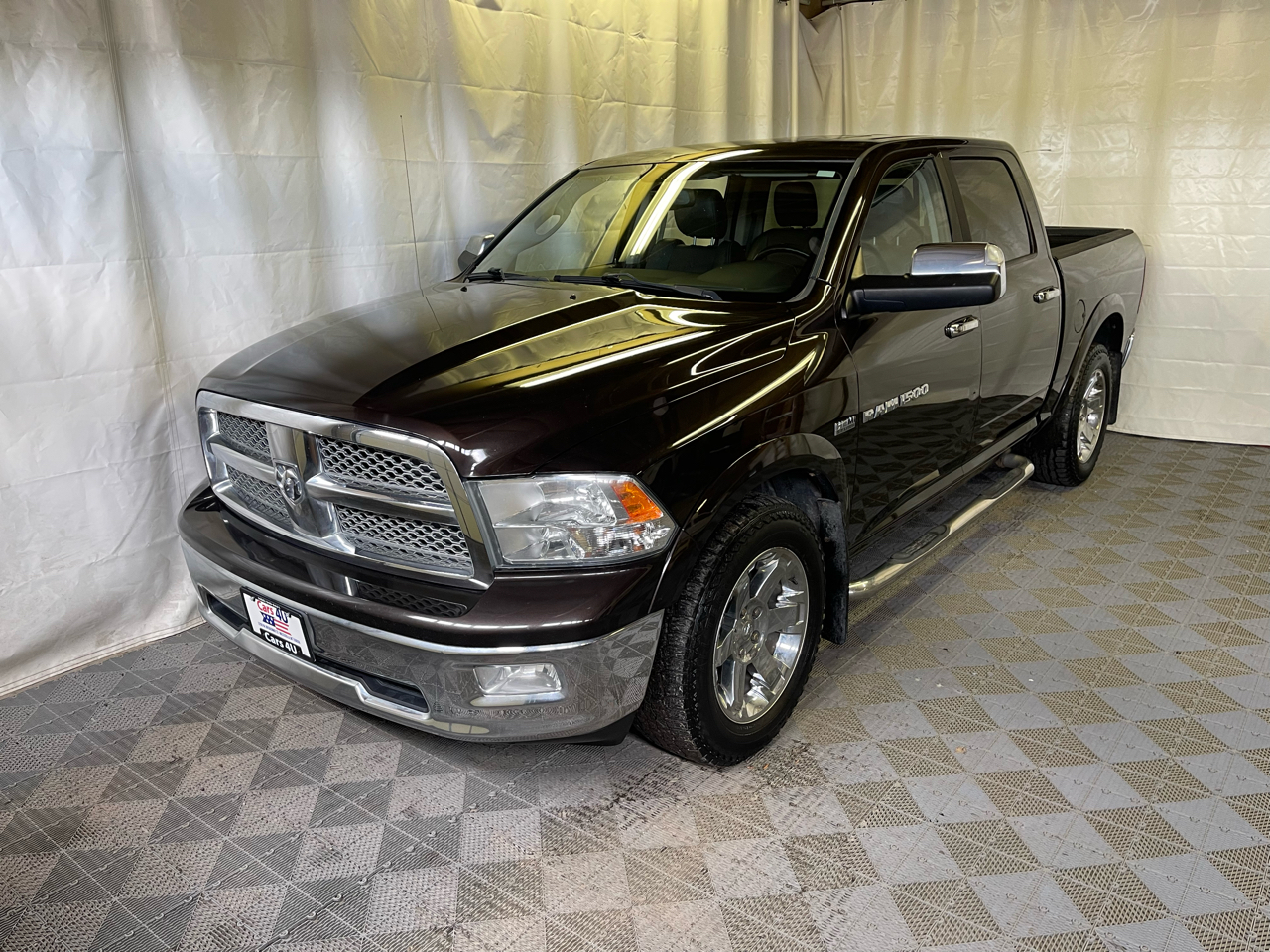 2011 RAM 1500 4WD Crew Cab 140.5" Laramie