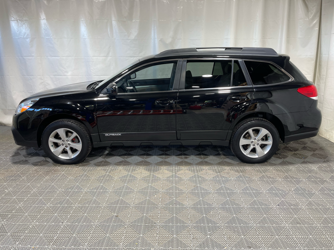 2014 Subaru Outback 2.5i Premium photo 3