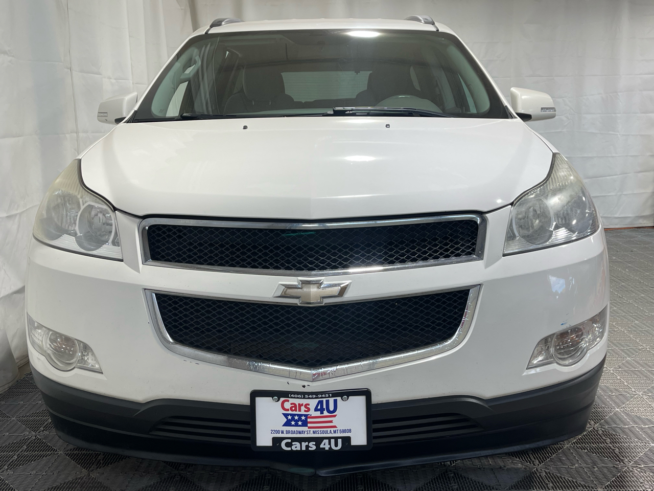 2011 Chevrolet Traverse 1LT photo 2