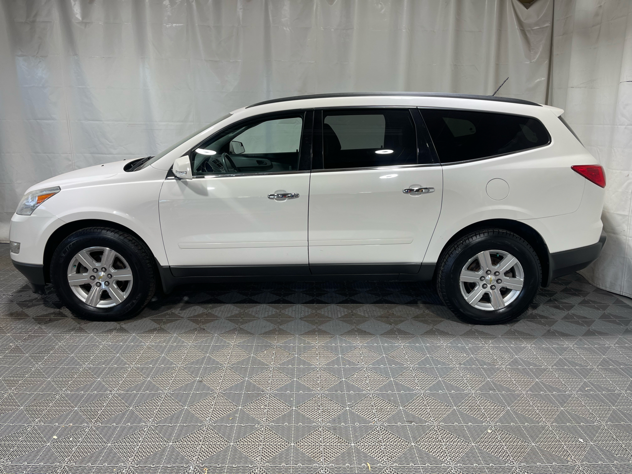 2011 Chevrolet Traverse 1LT photo 4