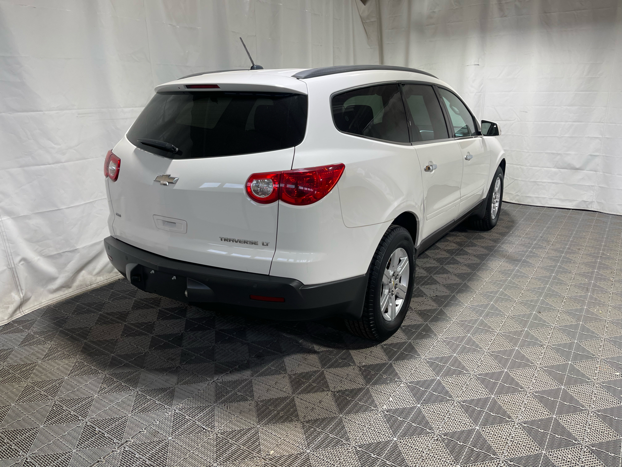 2011 Chevrolet Traverse 1LT photo 5
