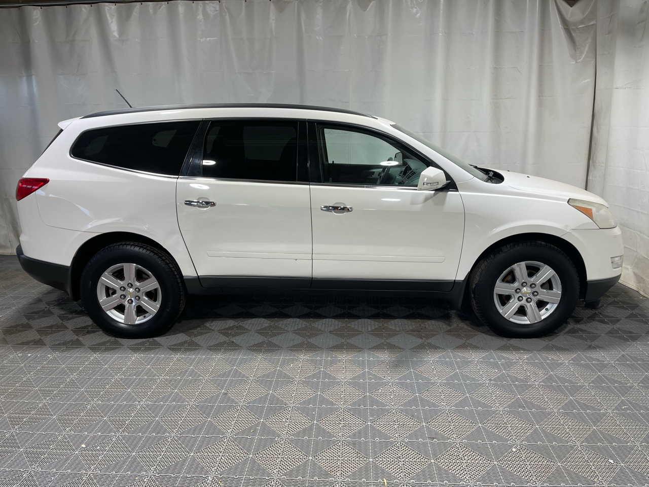 2011 Chevrolet Traverse 1LT photo 7