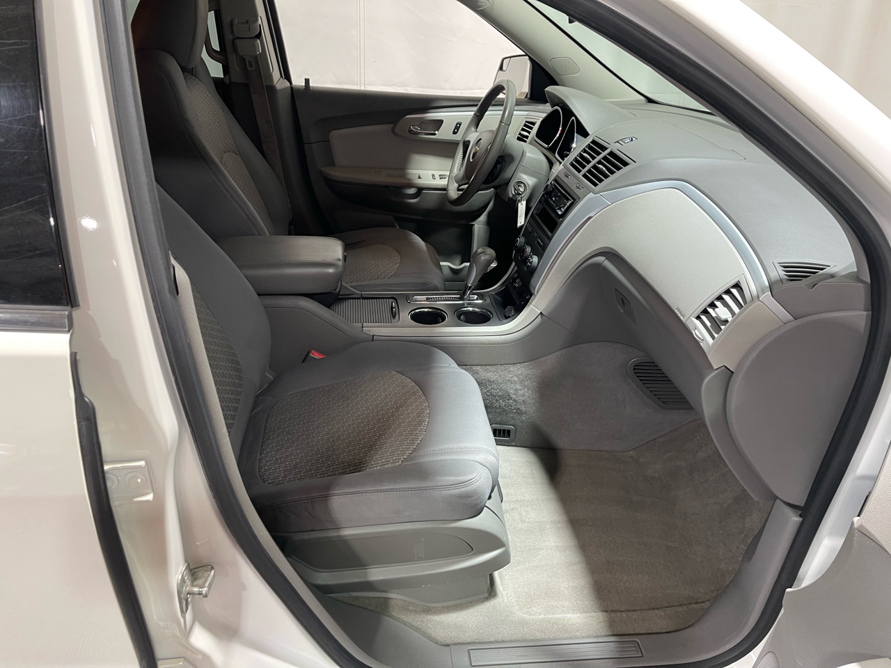 2011 Chevrolet Traverse 1LT photo 9