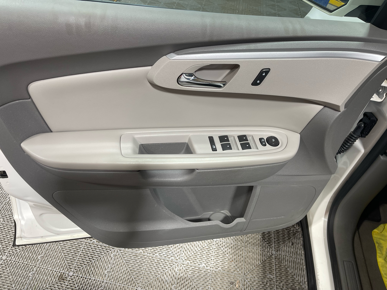 2011 Chevrolet Traverse 1LT photo 22