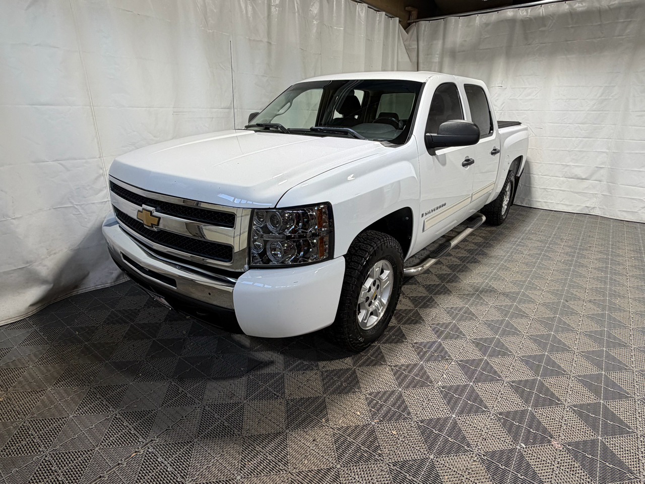 2009 Chevrolet Silverado 1500 4WD Crew Cab 143.5" LT