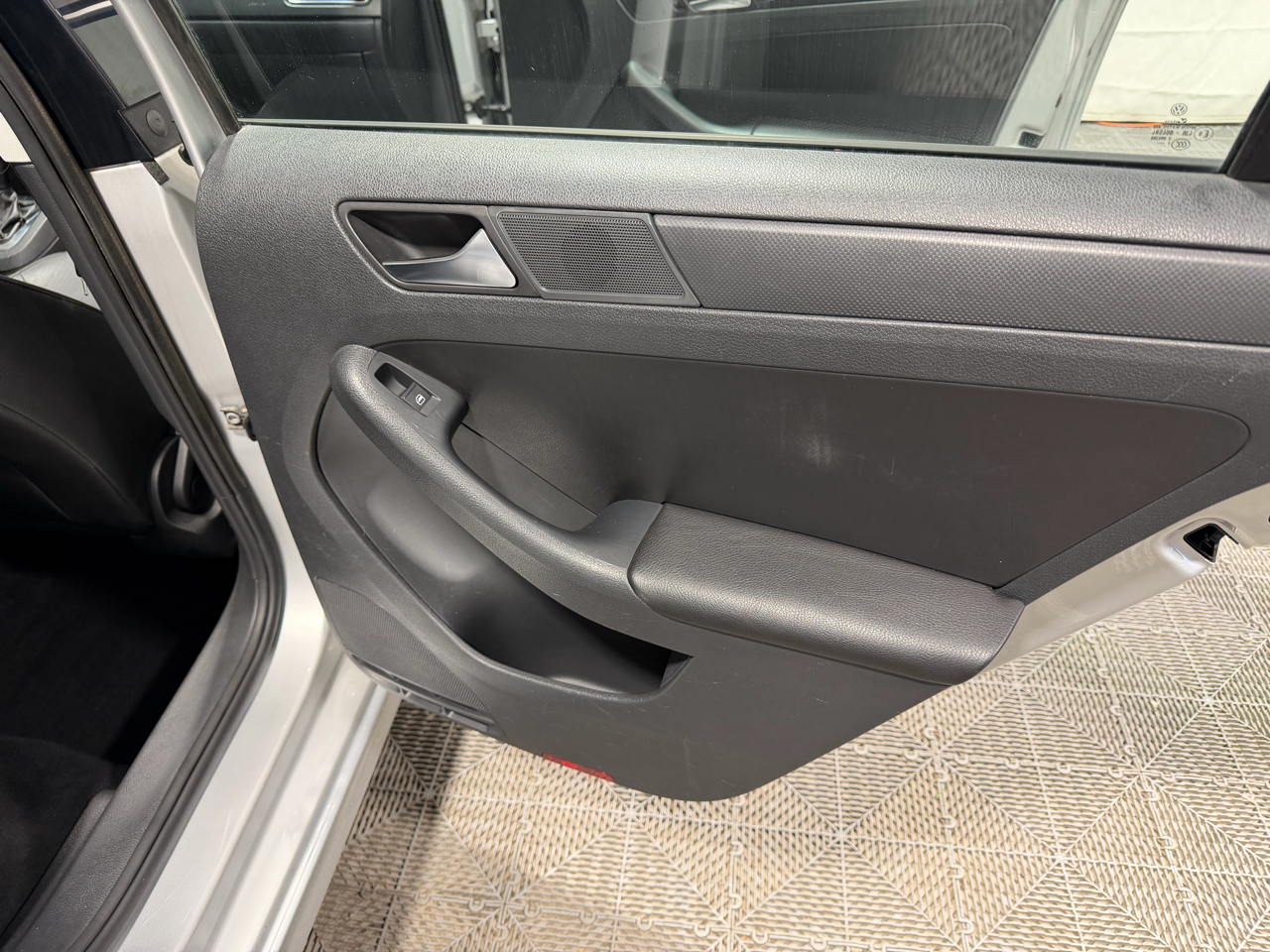 Volkswagen Jetta Sedan 4dr Auto SE PZEV 2012