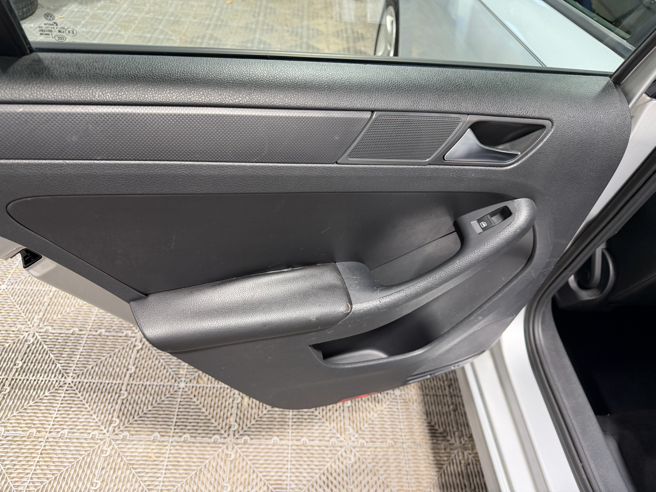 Volkswagen Jetta Sedan 4dr Auto SE PZEV 2012