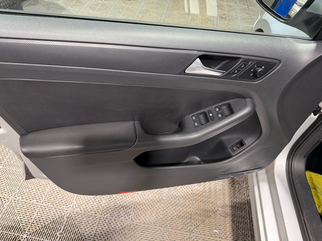 Volkswagen Jetta Sedan 4dr Auto SE PZEV 2012