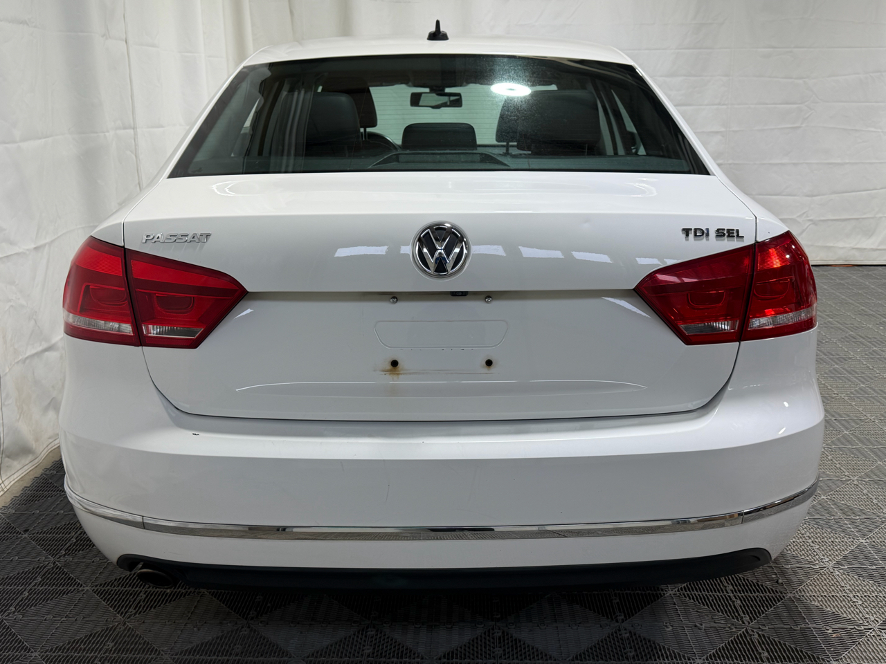 Volkswagen Passat 4dr Sdn 2.0L DSG TDI SEL Premium 2013