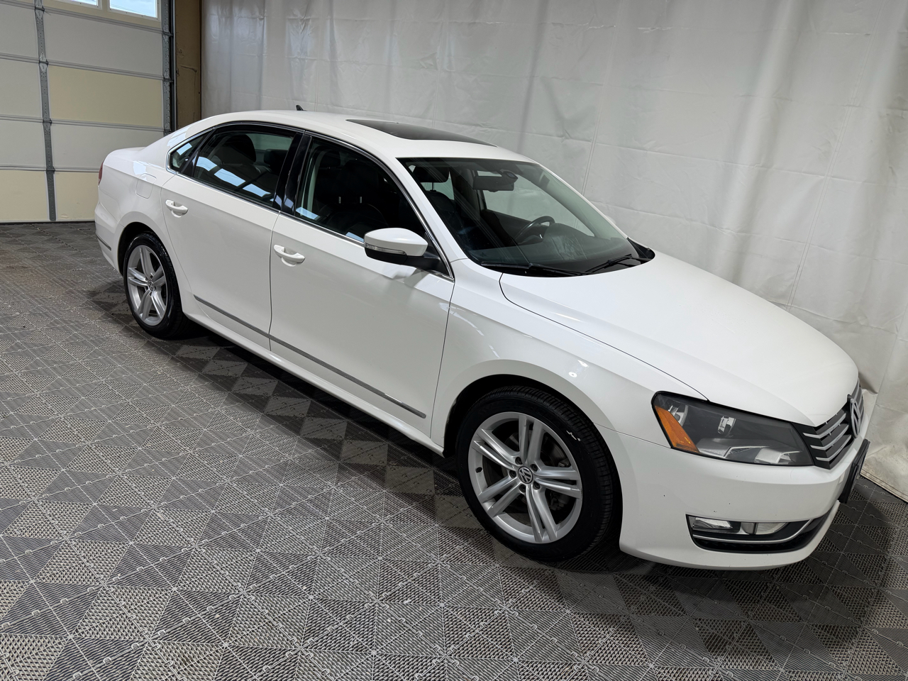 Volkswagen Passat 4dr Sdn 2.0L DSG TDI SEL Premium 2013