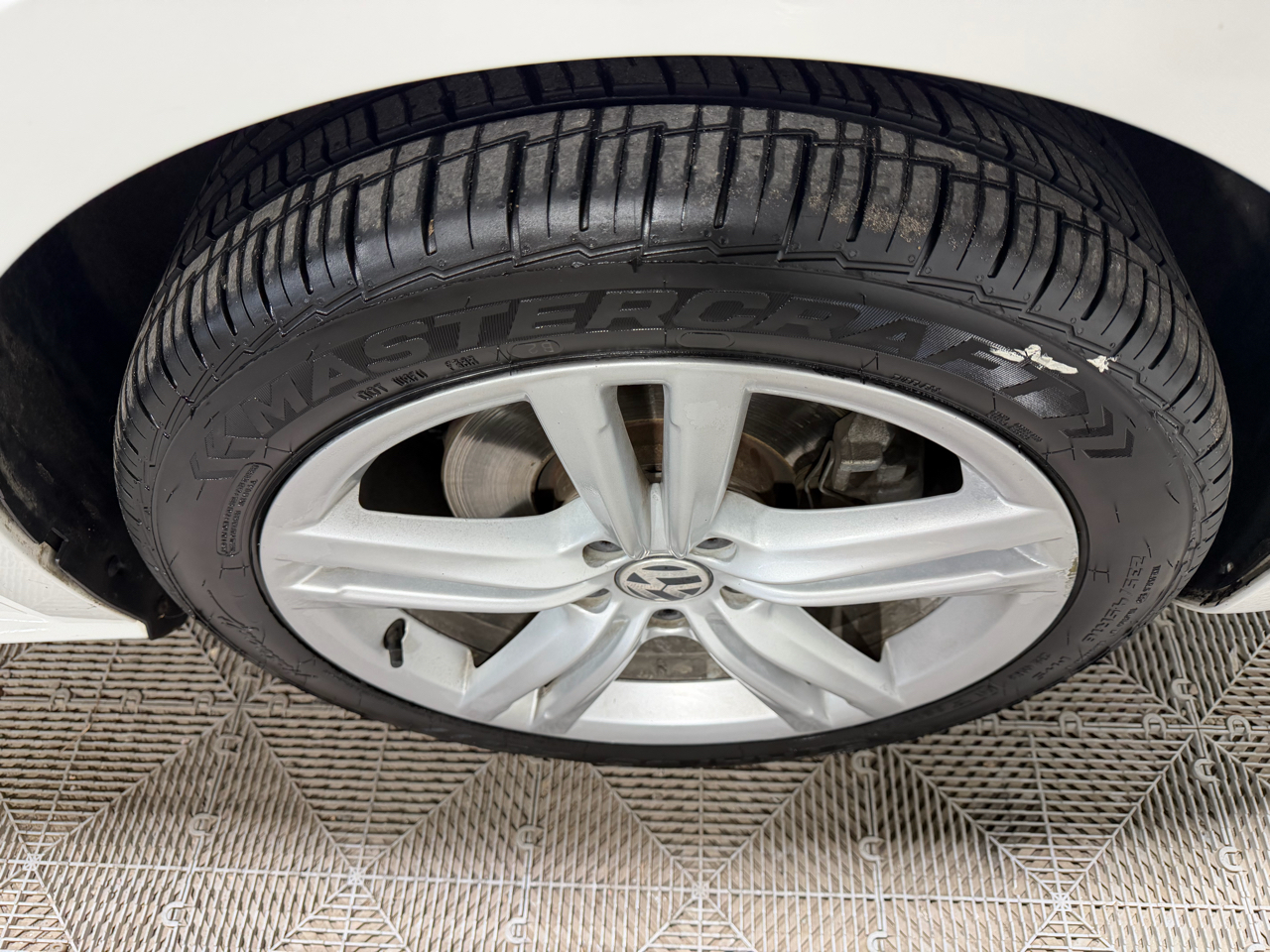 Volkswagen Passat 4dr Sdn 2.0L DSG TDI SEL Premium 2013