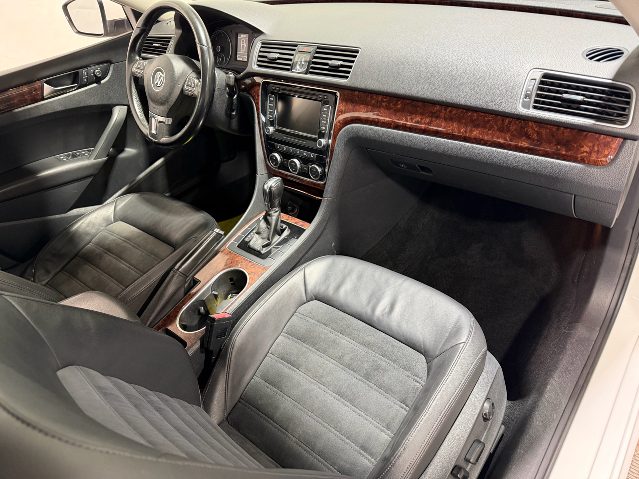 Volkswagen Passat 4dr Sdn 2.0L DSG TDI SEL Premium 2013