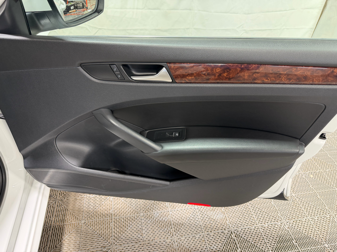 Volkswagen Passat 4dr Sdn 2.0L DSG TDI SEL Premium 2013