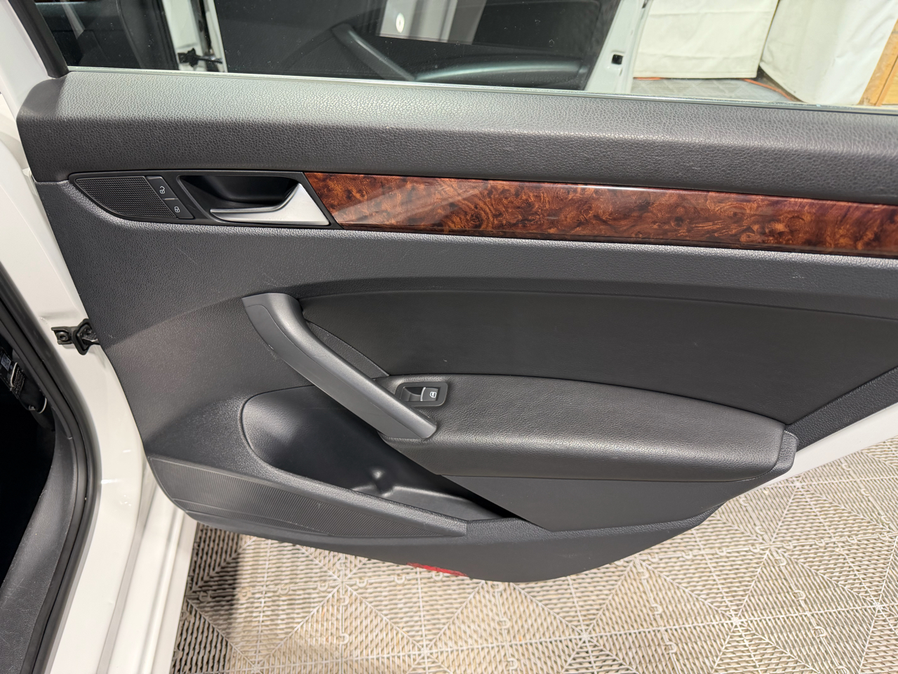 Volkswagen Passat 4dr Sdn 2.0L DSG TDI SEL Premium 2013