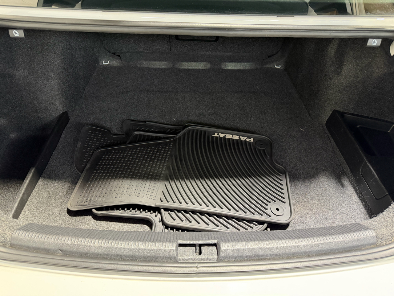 Volkswagen Passat 4dr Sdn 2.0L DSG TDI SEL Premium 2013