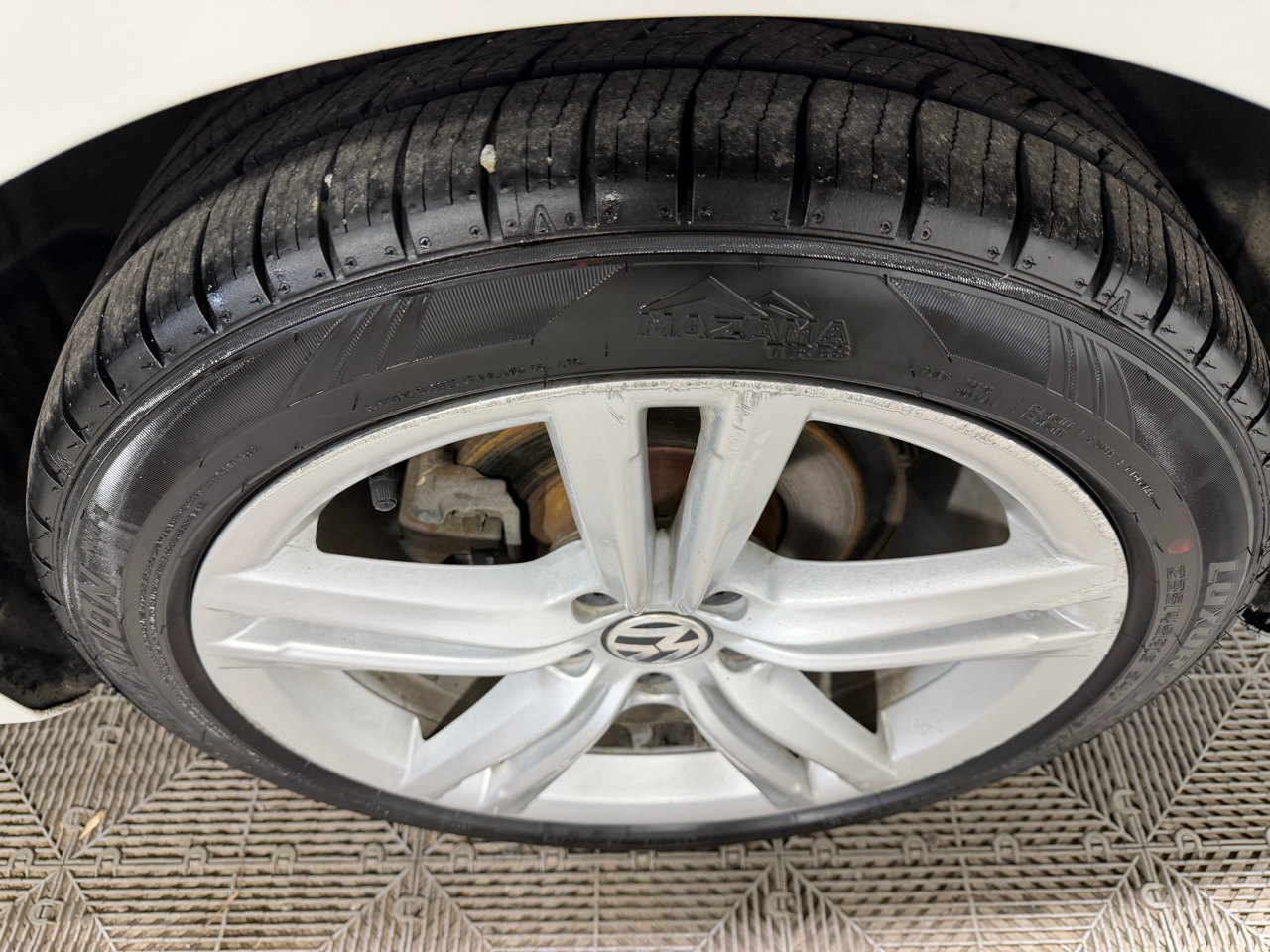 Volkswagen Passat 4dr Sdn 2.0L DSG TDI SEL Premium 2013