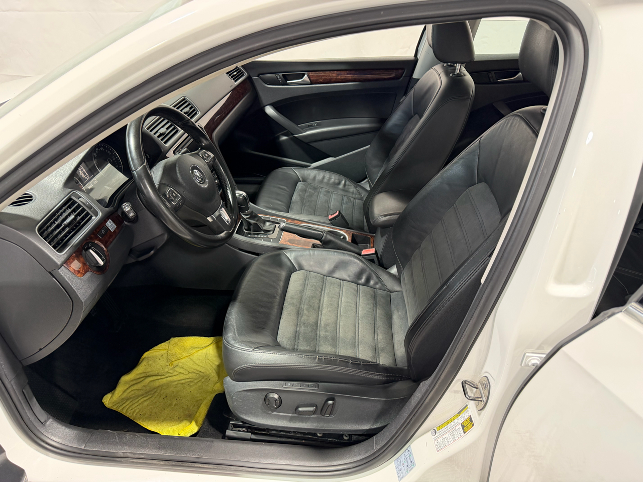 Volkswagen Passat 4dr Sdn 2.0L DSG TDI SEL Premium 2013