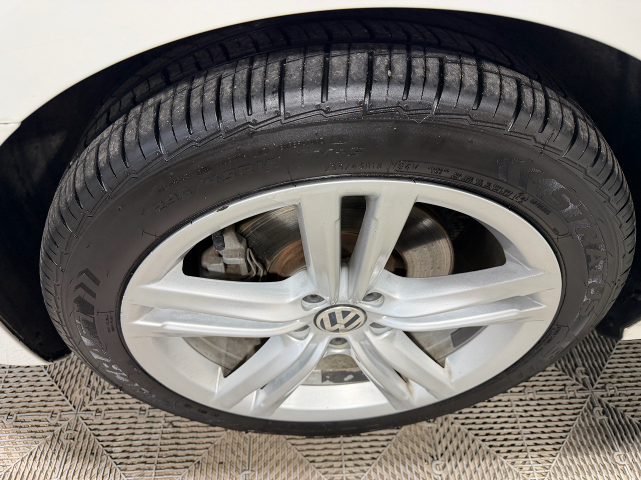 Volkswagen Passat 4dr Sdn 2.0L DSG TDI SEL Premium 2013