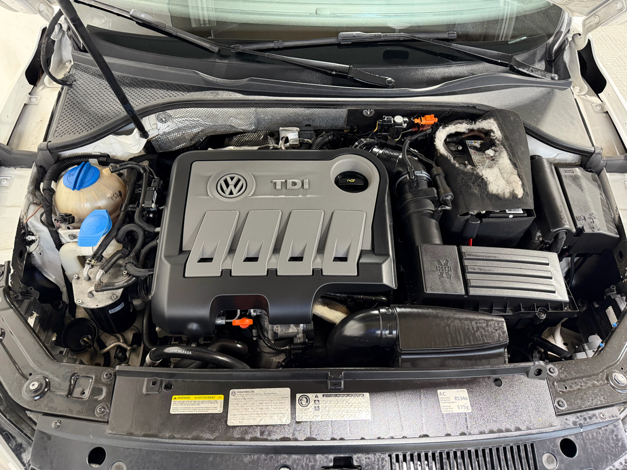 Volkswagen Passat 4dr Sdn 2.0L DSG TDI SEL Premium 2013
