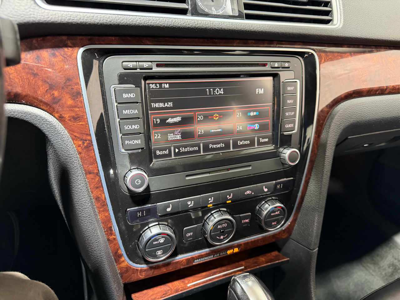 Volkswagen Passat 4dr Sdn 2.0L DSG TDI SEL Premium 2013