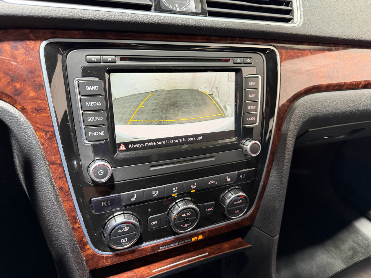 Volkswagen Passat 4dr Sdn 2.0L DSG TDI SEL Premium 2013