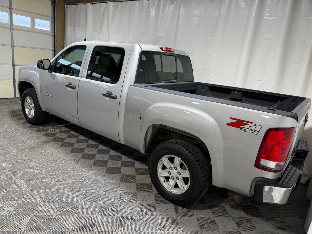 GMC Sierra 1500 4WD Crew Cab 143.5" SLE 2011
