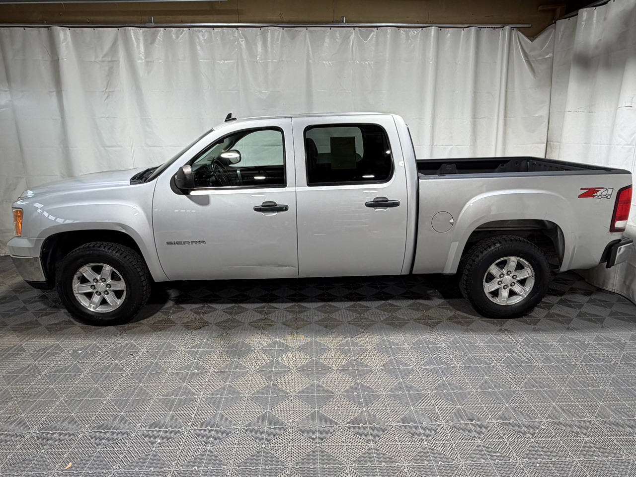 GMC Sierra 1500 4WD Crew Cab 143.5" SLE 2011