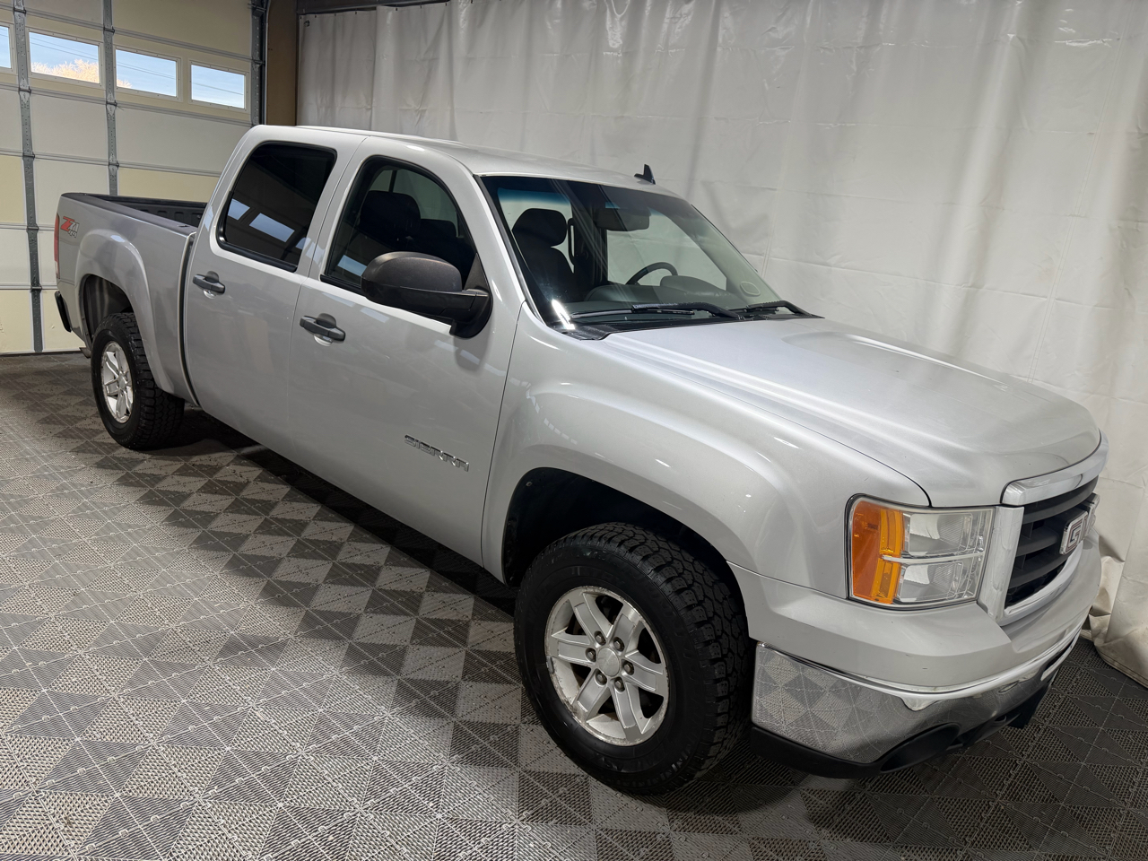 GMC Sierra 1500 4WD Crew Cab 143.5" SLE 2011