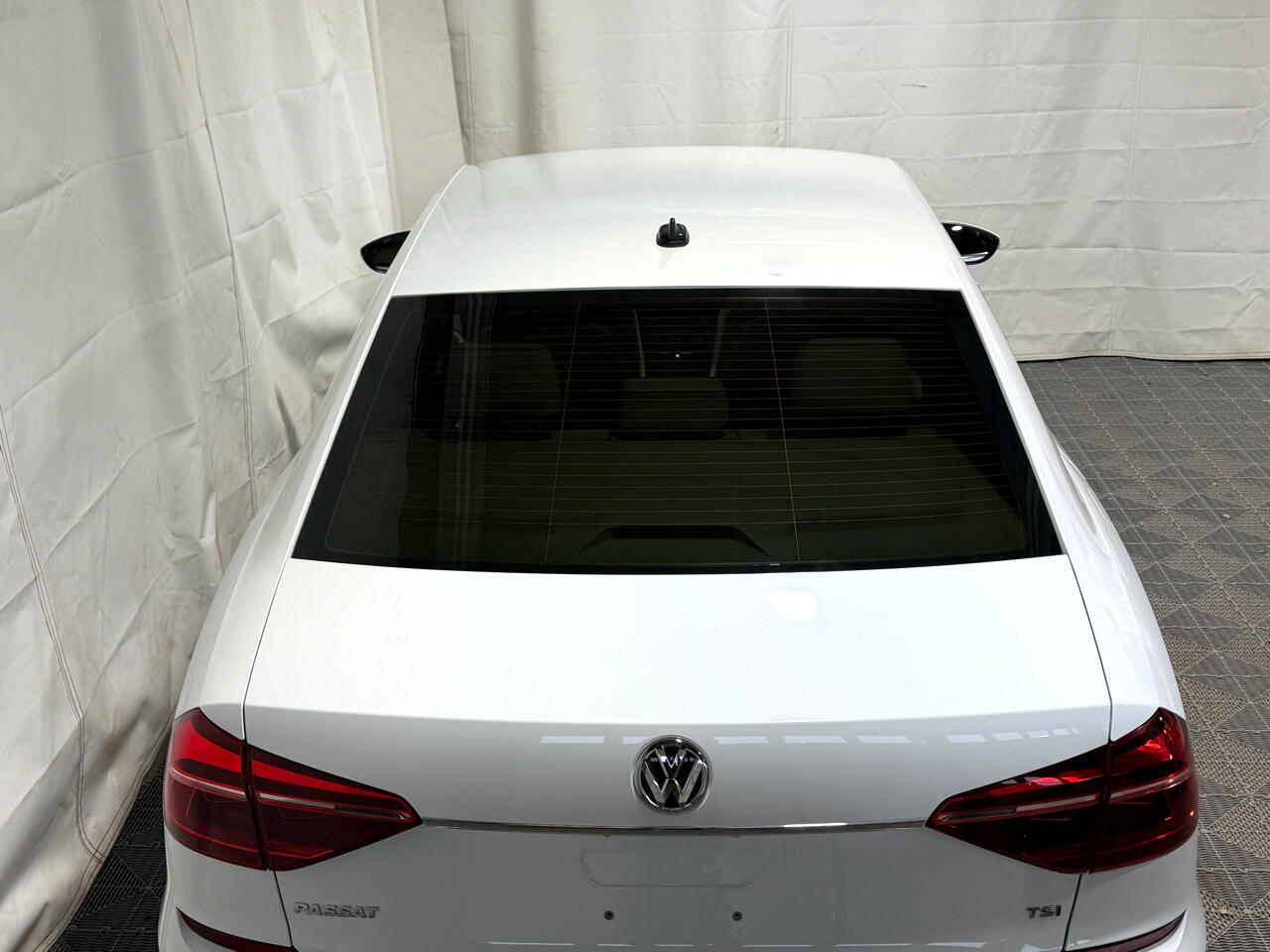 Volkswagen Passat R-Line w/Comfort Pkg Auto 2017