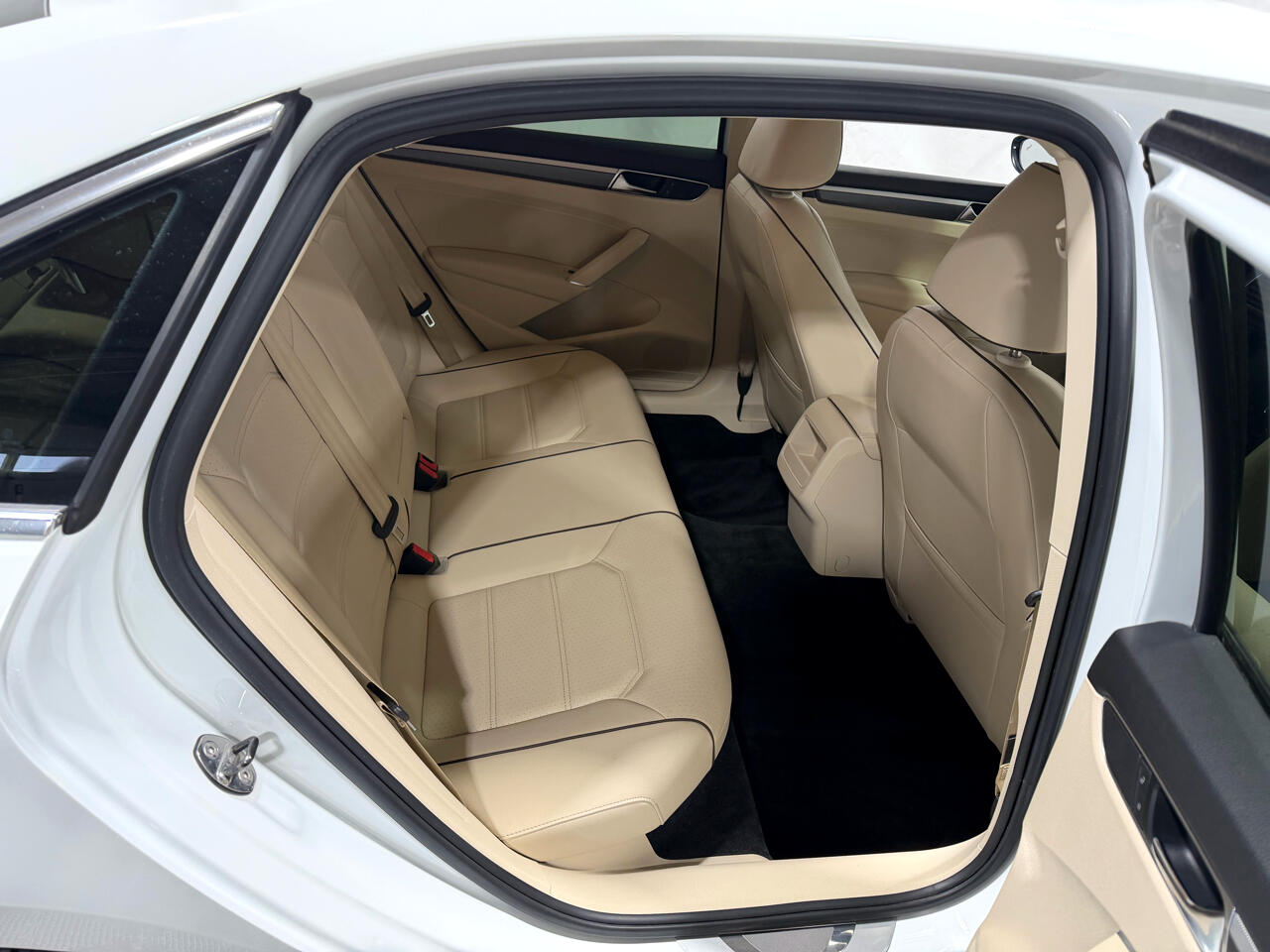 Volkswagen Passat R-Line w/Comfort Pkg Auto 2017