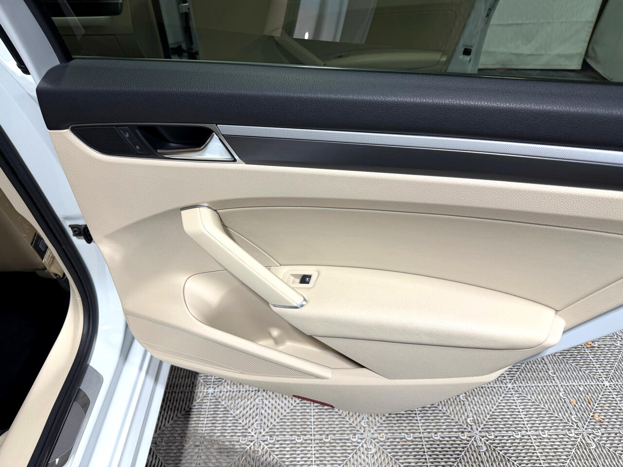 Volkswagen Passat R-Line w/Comfort Pkg Auto 2017