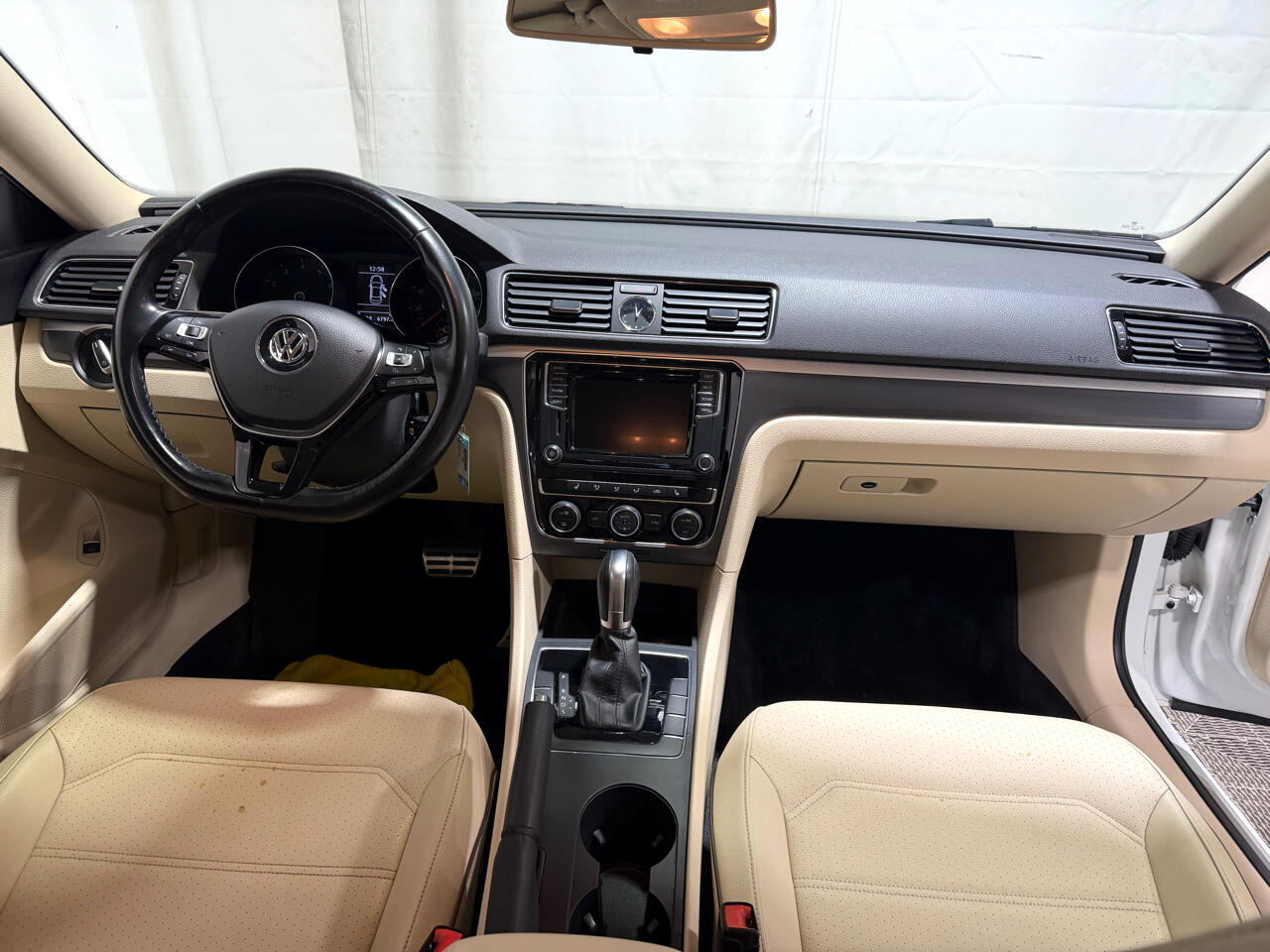 Volkswagen Passat R-Line w/Comfort Pkg Auto 2017