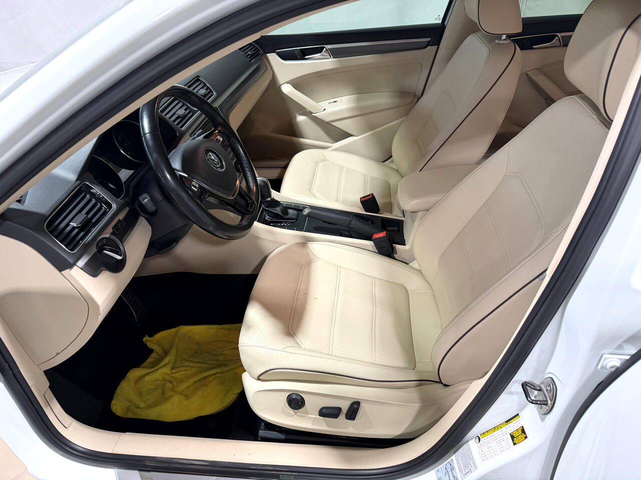 Volkswagen Passat R-Line w/Comfort Pkg Auto 2017