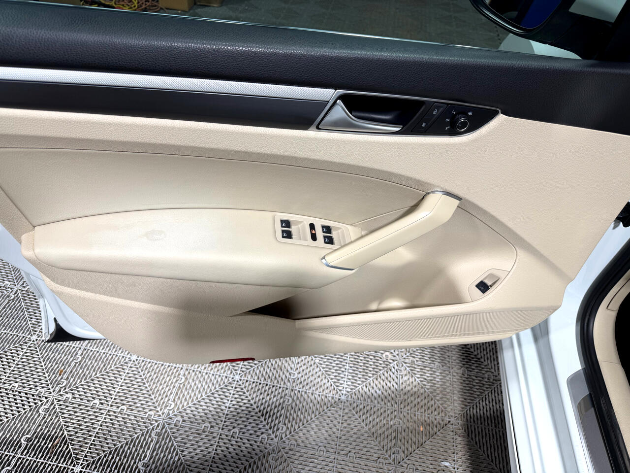 Volkswagen Passat R-Line w/Comfort Pkg Auto 2017