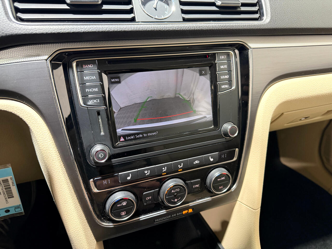 Volkswagen Passat R-Line w/Comfort Pkg Auto 2017