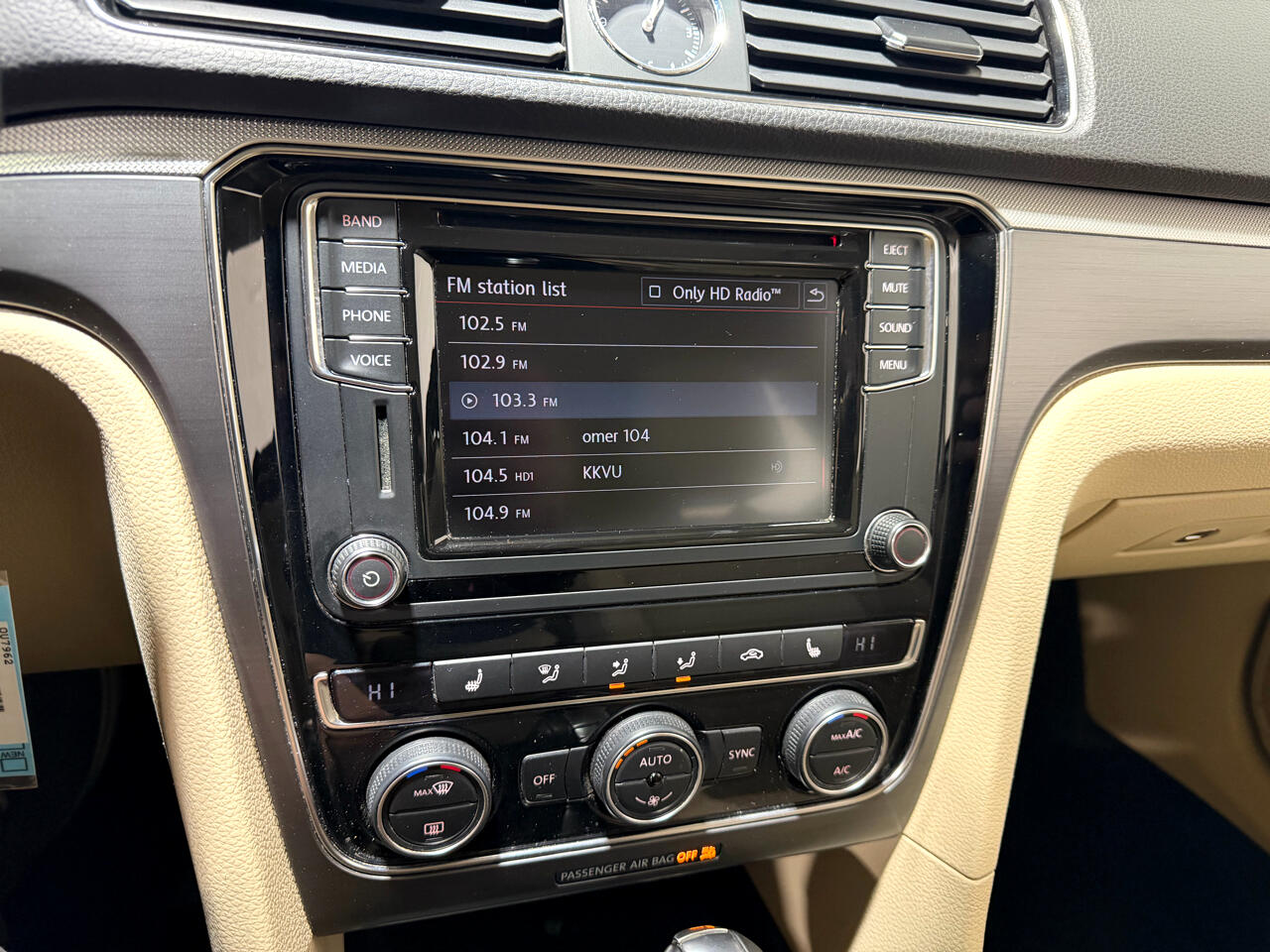 Volkswagen Passat R-Line w/Comfort Pkg Auto 2017