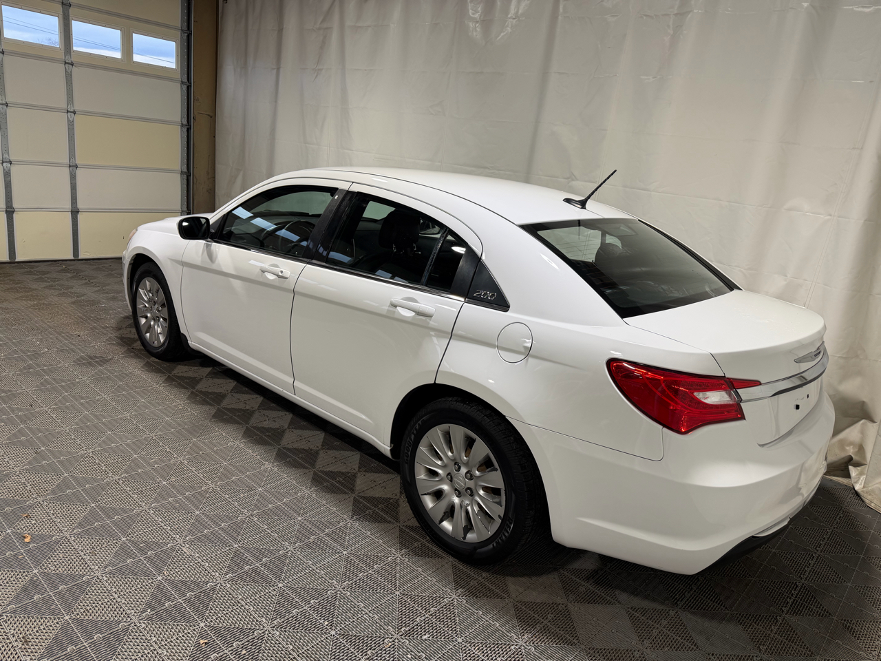 Chrysler 200 4dr Sdn LX 2013