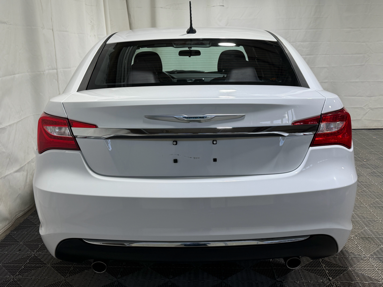 Chrysler 200 4dr Sdn LX 2013