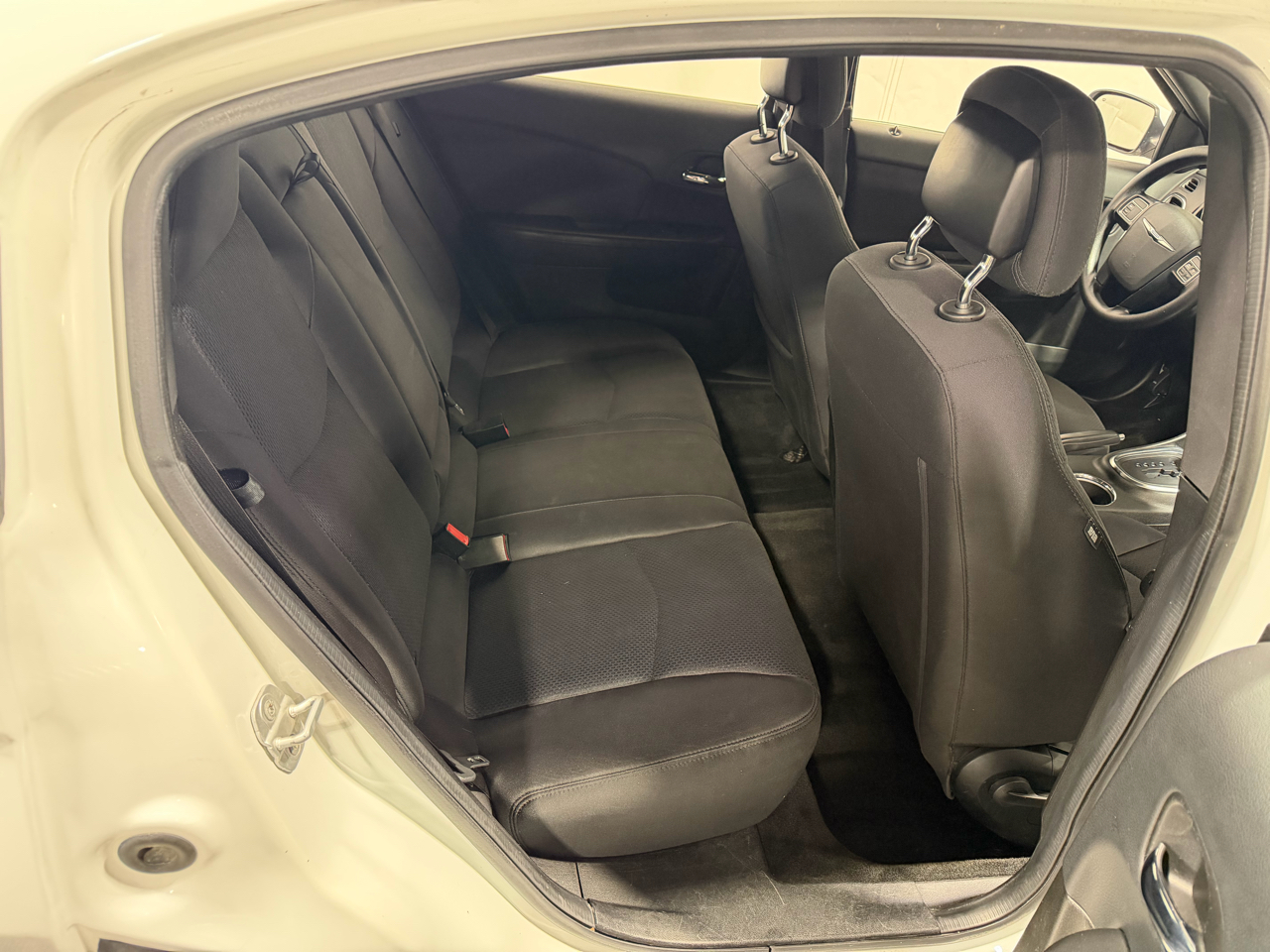 Chrysler 200 4dr Sdn LX 2013