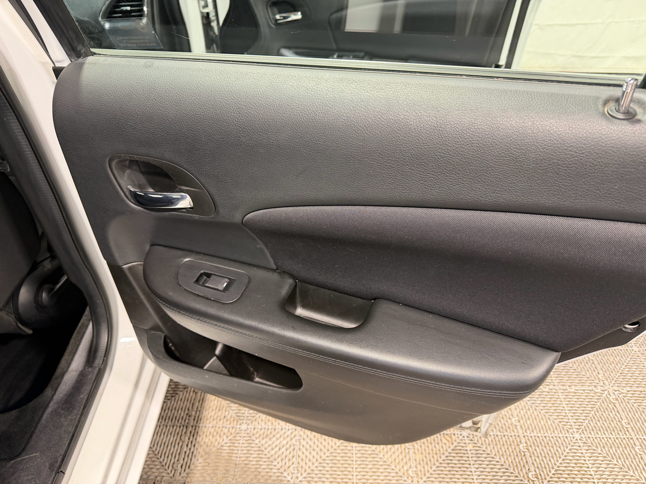 Chrysler 200 4dr Sdn LX 2013