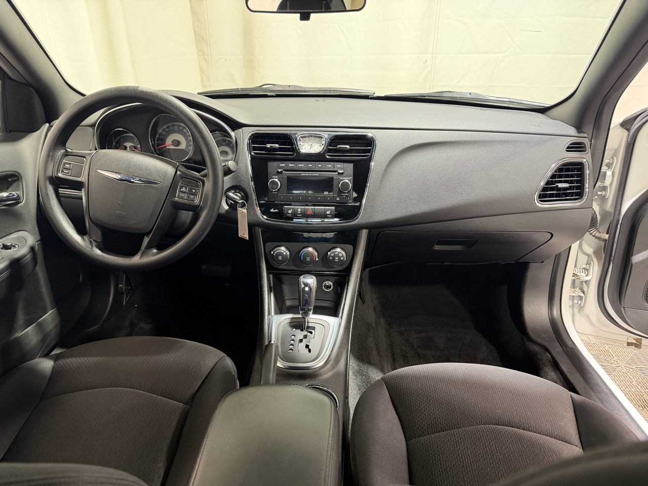 Chrysler 200 4dr Sdn LX 2013