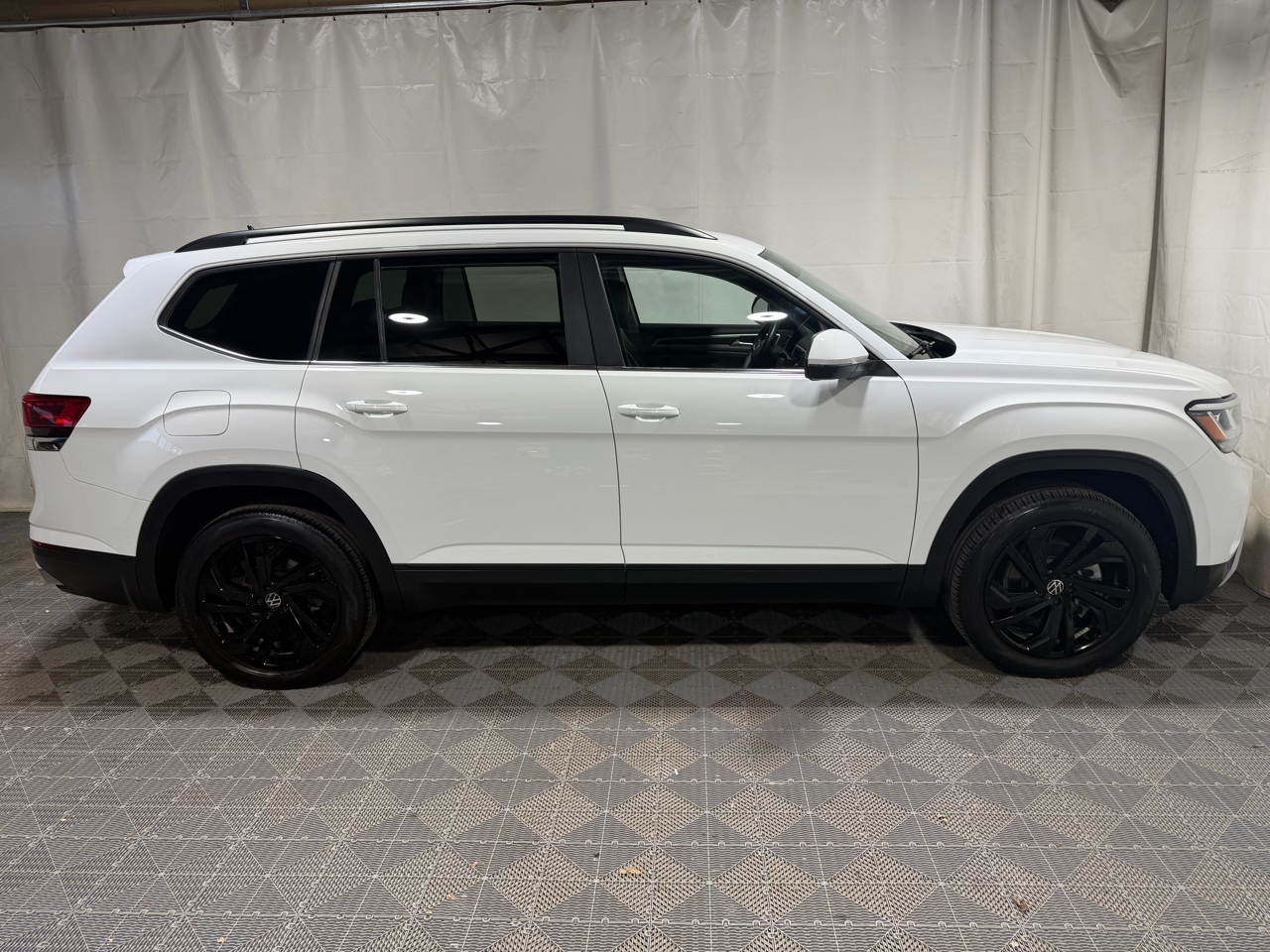 Volkswagen Atlas 2.0T SE w/Technology 4MOTION 2022